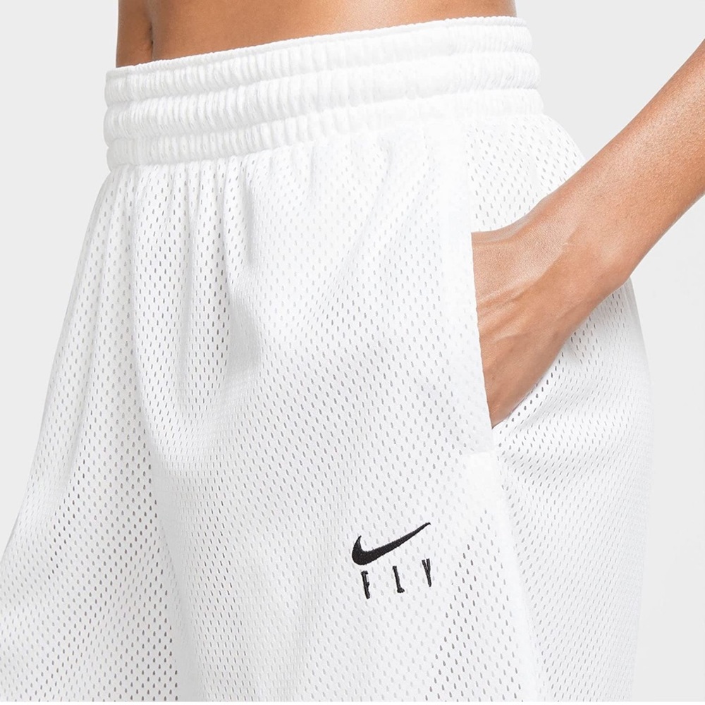 Nike Swoosh Fly Essential Women's Basketball Shorts - Picture 3 of 8